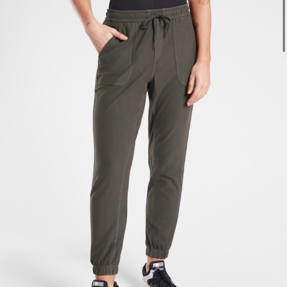 Athleta Farallon Joggers Cypress Green 4 NWT